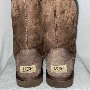 UGG Classic Short Chocolate Boot Size 9